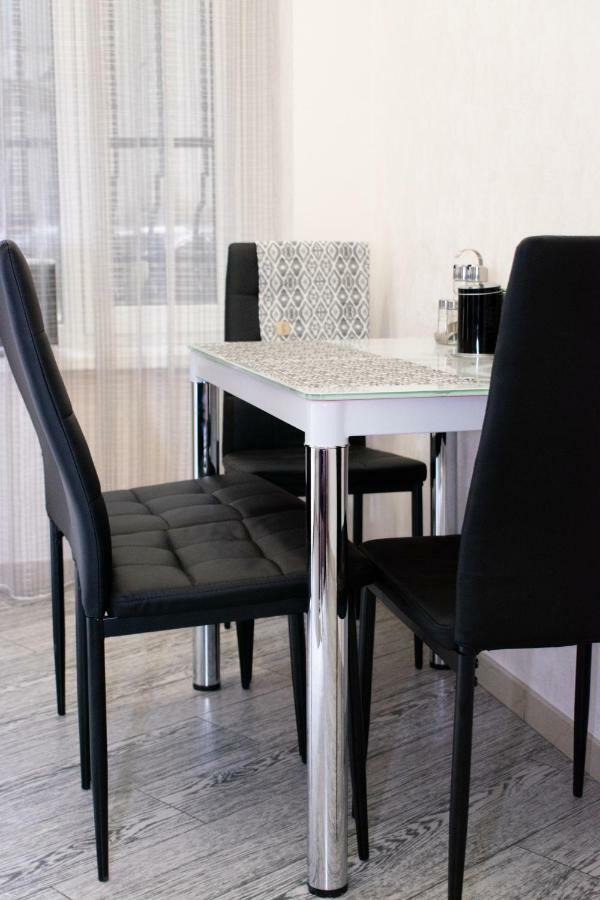 Apartment Barvy Lvova On Kostyushka St ภายนอก รูปภาพ