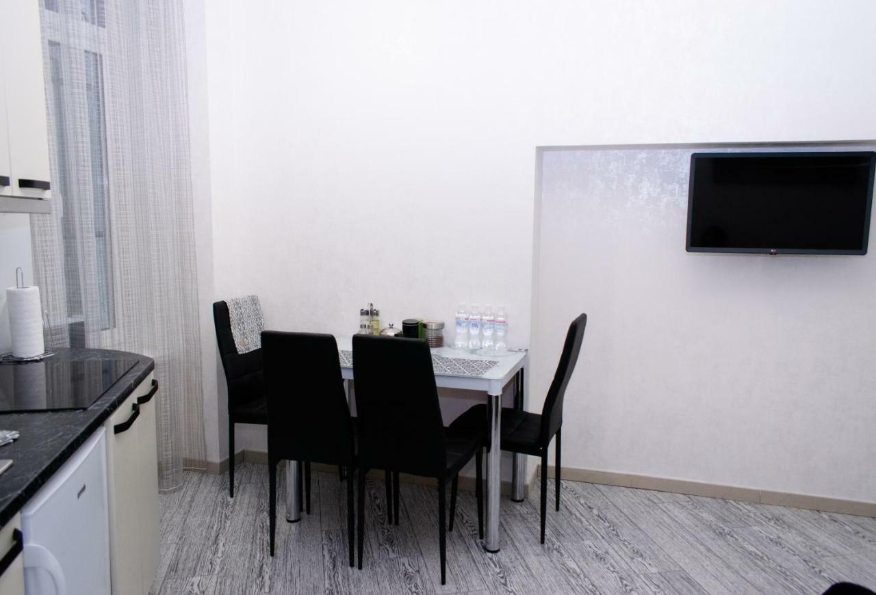 Apartment Barvy Lvova On Kostyushka St ภายนอก รูปภาพ