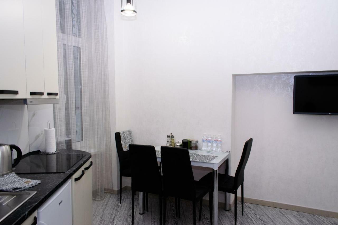Apartment Barvy Lvova On Kostyushka St ภายนอก รูปภาพ