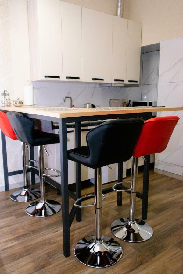 Apartment Barvy Lvova On Kostyushka St ภายนอก รูปภาพ